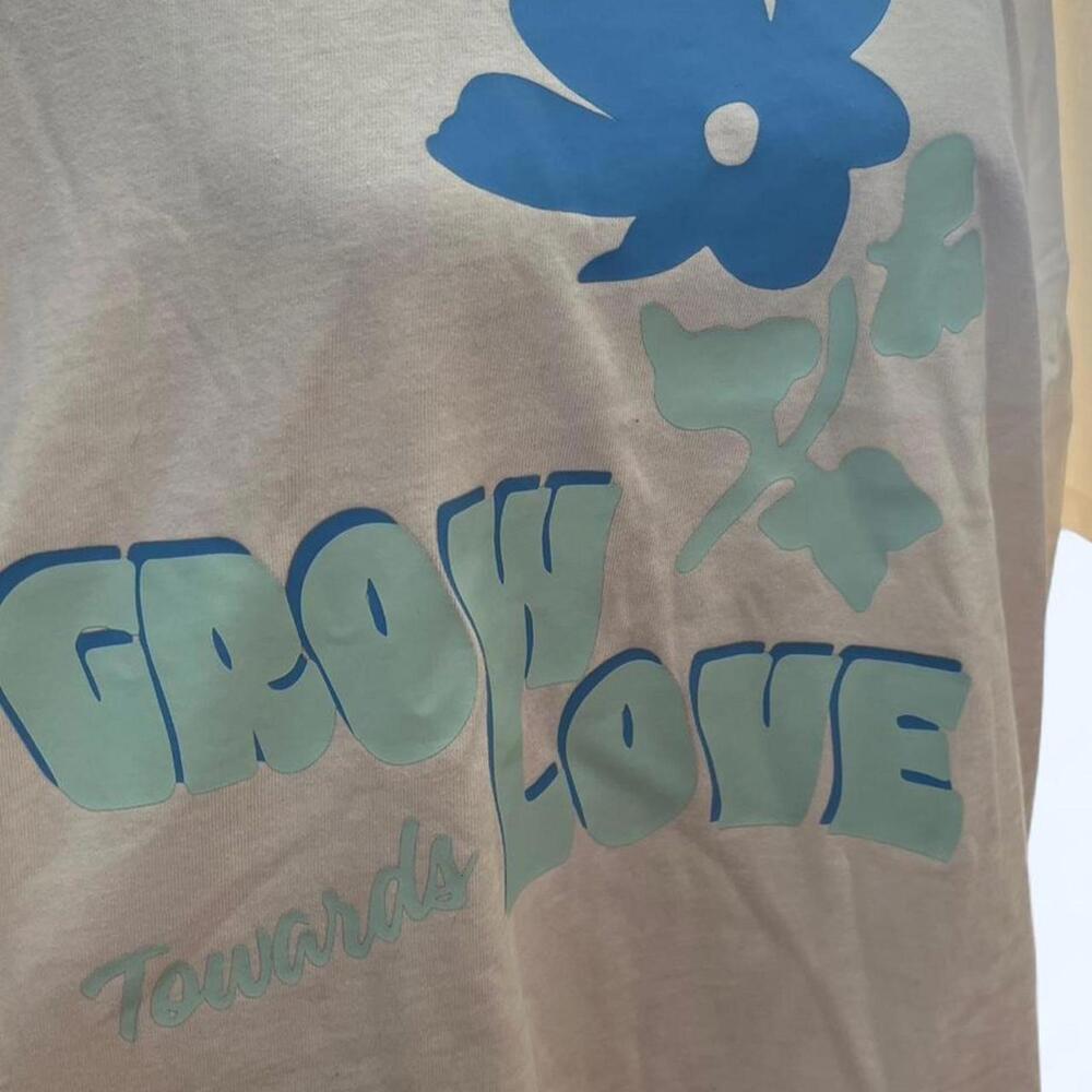 Universal Threads oversized grow towards love graphic tee Size XL - Picture 2 of 8